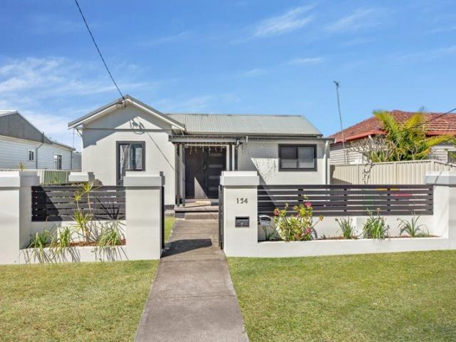 Exceptional Dual Living Opportunity in Umina Beach