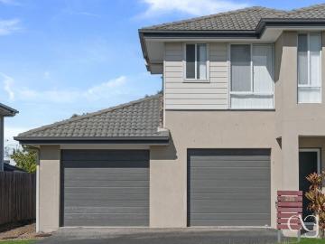 Exceptional Duplex Investment with Dual Living Appeal