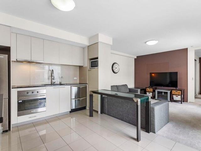 Exceptional East Perth Apartment with Pool Outlook