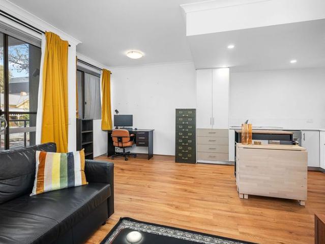 EXCEPTIONAL EAST PERTH LIFESTYLE JUST MOMENTS FROM THE CBD