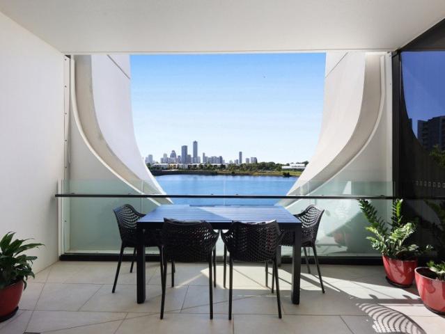 Exceptional East/North East Lake Facing Luxury