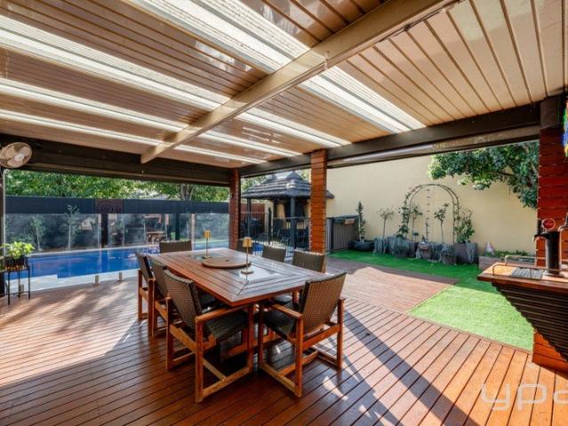 Exceptional entertaining meets Werribee's premier location