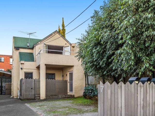 Exceptional Entry Level Opportunity with City Views