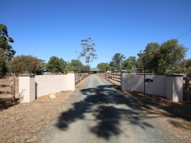 EXCEPTIONAL EQUINE PROPERTY ON THE EDGE OF ELMORE
