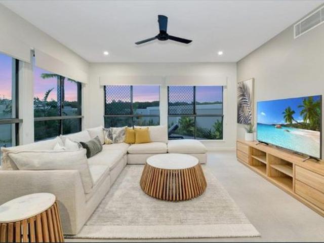 Exceptional Executive Living in Exclusive Palm Cove