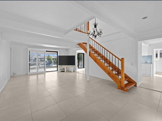 Exceptional Executive North Facing Pontoon Pool