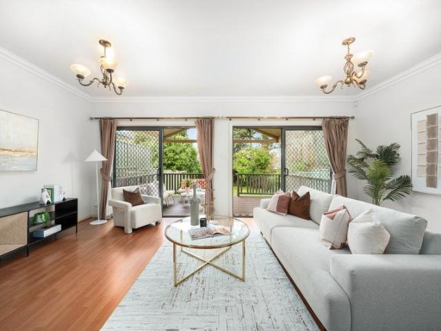 Exceptional Family Duplex on a massive 347m2