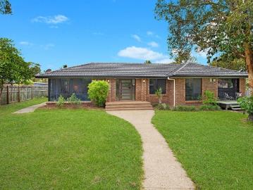 Exceptional Family Entertainer on a Huge 1,290m² Corner Block in the Heart of Shailer Park