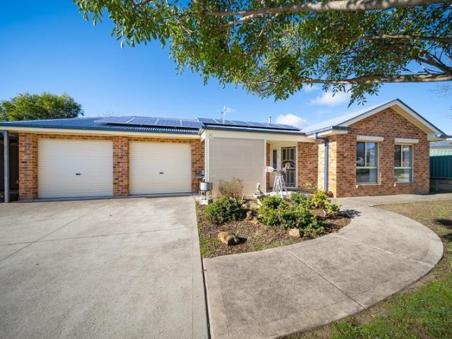 Exceptional Family Home with Outstanding Features in Peaceful Kelso Location