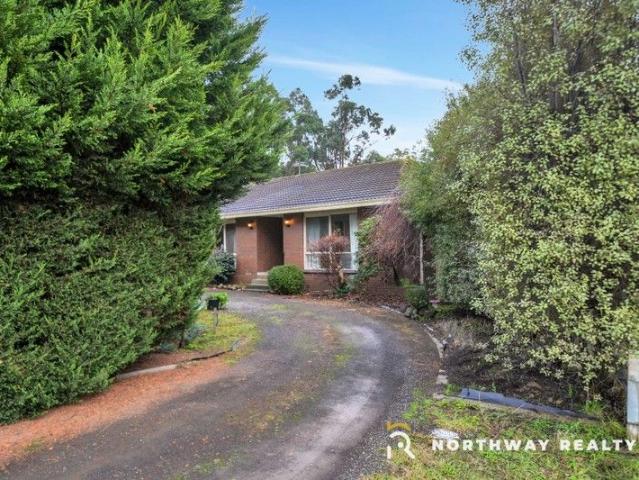 Exceptional family Home with Dual Stables and Ample Parking in Wallan!