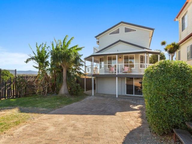 EXCEPTIONAL FAMILY HOME WITH SWEEPING VIEWS!