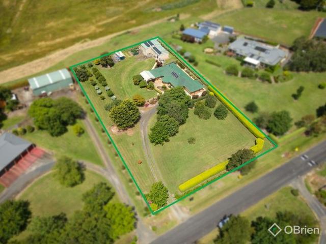 Exceptional Family Home with Views, Shedding & Privacy
