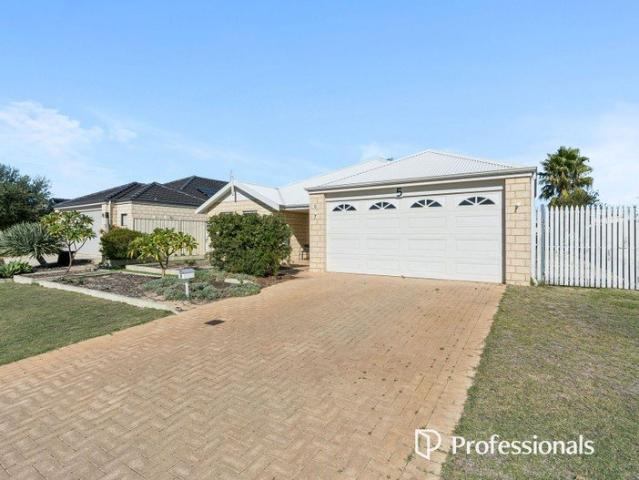 Exceptional Family Home Close to Schools, Transport & Airports