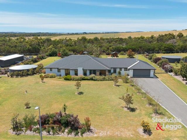 EXCEPTIONAL FAMILY HOME ON 1 ACRE