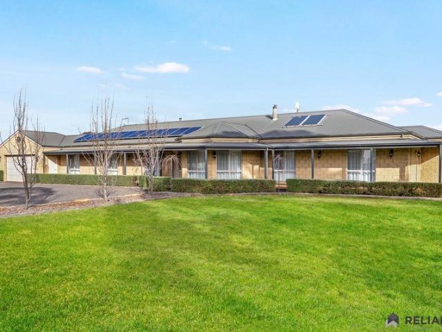 Exceptional Family Living on Over 5,200m² with a Separate Studio