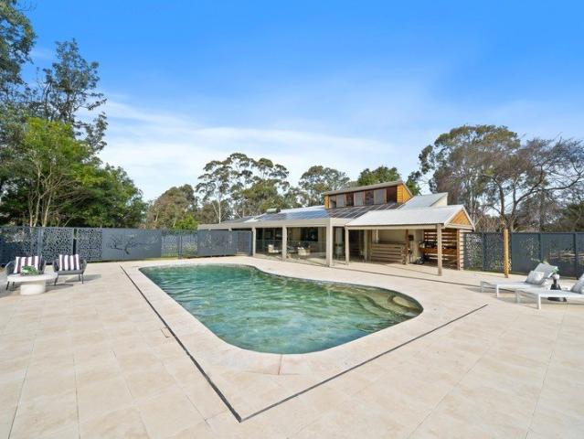 Exceptional family living on an expansive 8,239m²