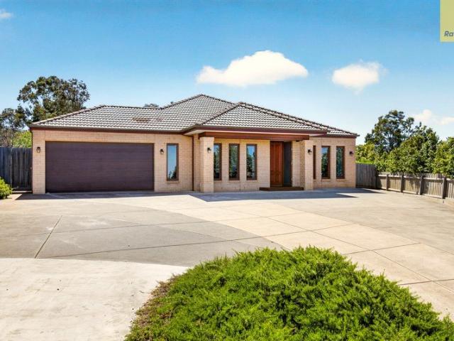 Exceptional Family Living on Approx 1,463m²
