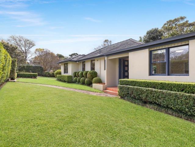 Exceptional family living on 1,005sqm near level land