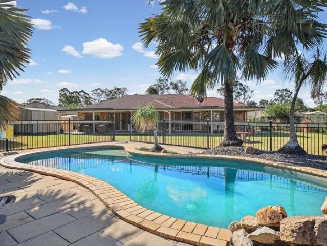 Exceptional Family Living on 1,011m² in a Quiet Lawnton Cul de Sac