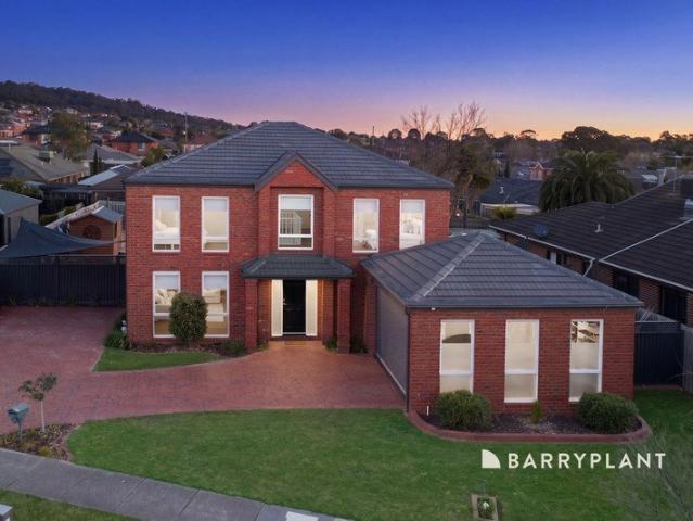 EXCEPTIONAL FAMILY LIVING, EXTRAORDINARY OUTDOOR LIFESTYLE ON 907m2