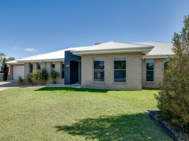 Exceptional Family Living In Mitchell Park Estate