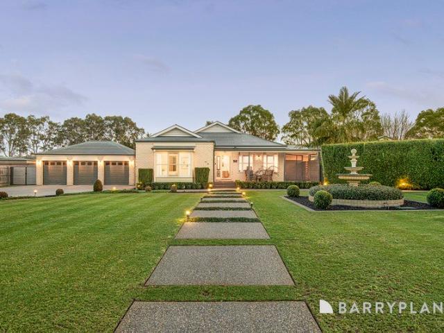 Exceptional Family Living in a Coveted Beaconsfield Pocket