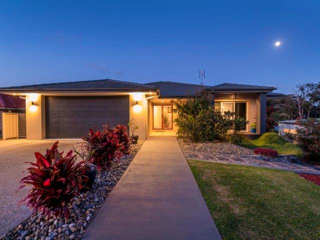 Exceptional Family Living in a Peaceful Coastal Setting
