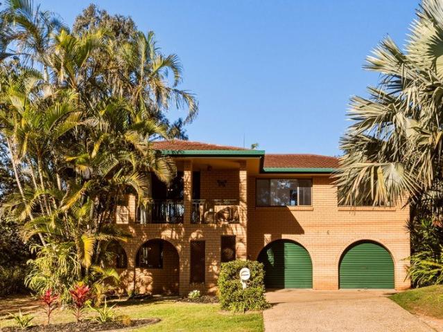 Exceptional Family Living in a Prime Elevated Position