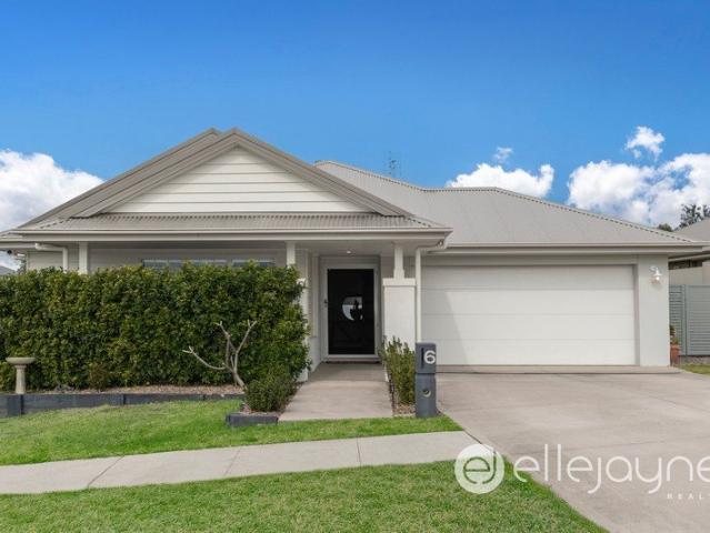 EXCEPTIONAL FAMILY LIVING IN A PRIME LOCATION