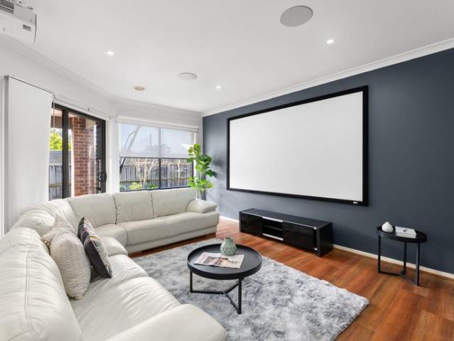 EXCEPTIONAL FAMILY LIVING IN A PRIME LOCATION