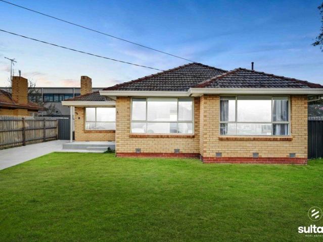 Exceptional Family Living in a Quiet Court Location