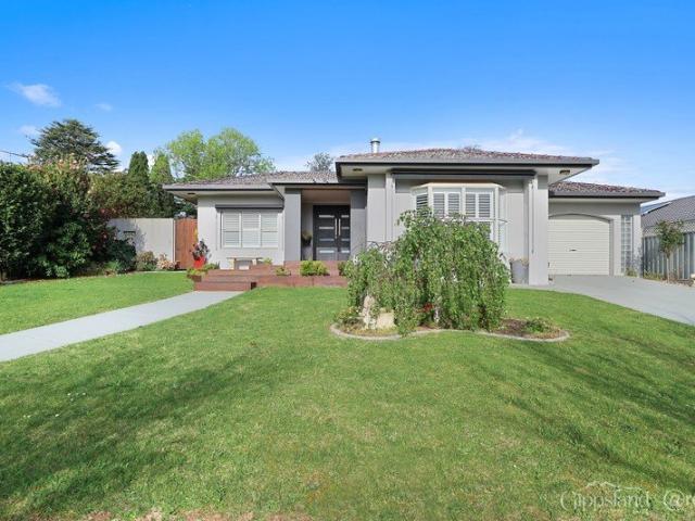 Exceptional Family Living in a Quiet Drouin Court location.