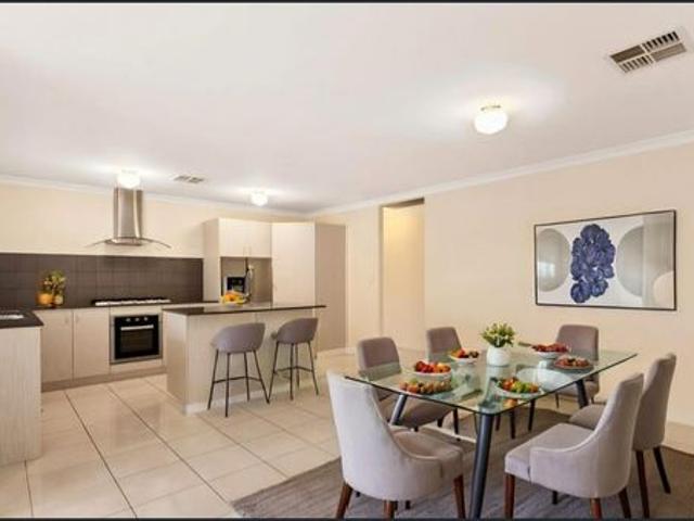 Exceptional Family Living in Lakelands