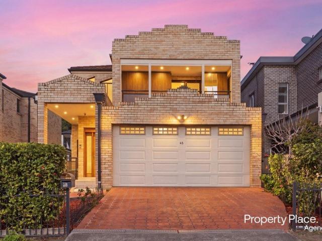 Exceptional Family Living in Prime Padstow Locale