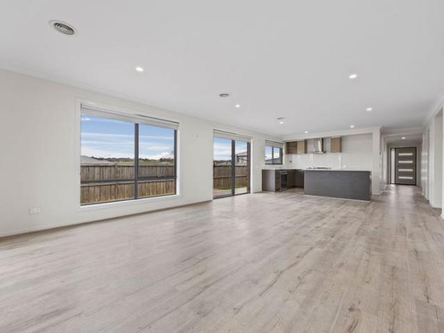 EXCEPTIONAL FAMILY LIVING IN SMYTHES CREEK