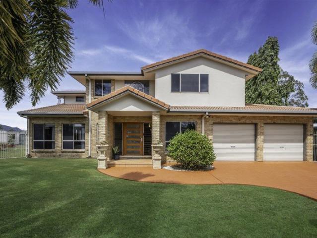 Exceptional Family Living in the heart of Kirwan!