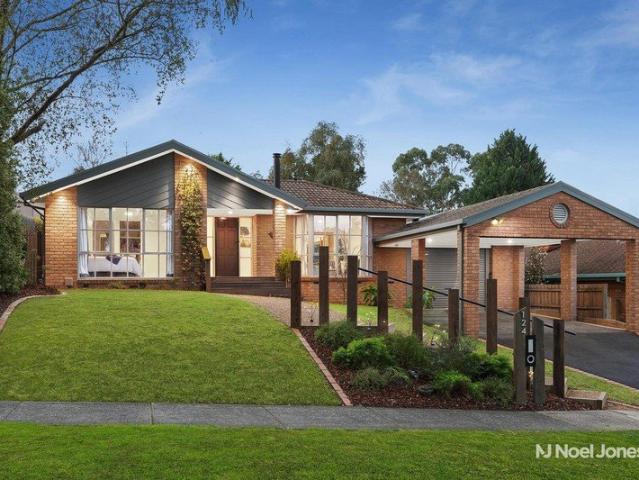 Exceptional Family Living in the Lakes Estate