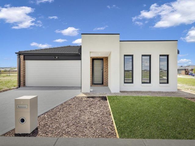 Exceptional Family Living | Spacious 4 Bedroom Home with Two Living Areas for Rent