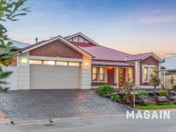 Exceptional family living, versatile layout overlooking nature reserve!