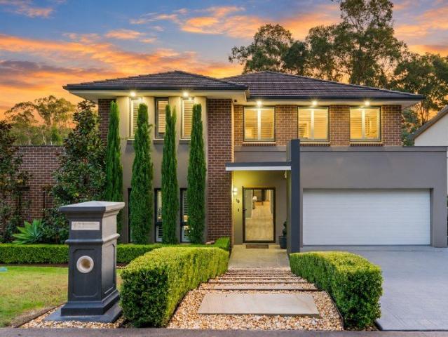 Exceptional Family Living with a Golf Course Outlook