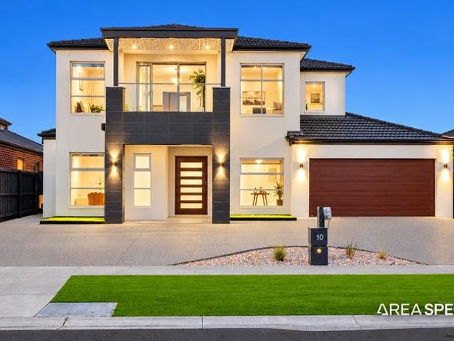 Exceptional Family Living with Dual Master Suites, Multiple Living Areas & Outstanding Space!
