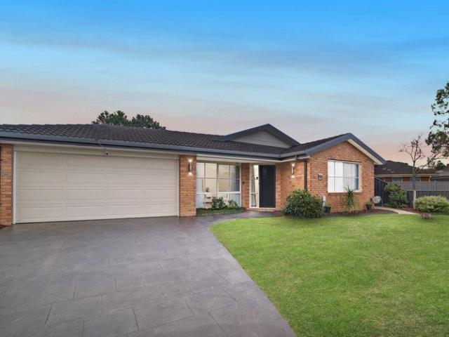 Exceptional Family Living with Outstanding Indoor Outdoor Entertaining on 999sqm