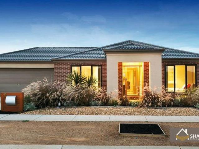 4 Bedrooms plus Separate Study EXCEPTIONAL FAMILY LIVING WITH OVERSIZED ENTERTAINING IN THE HEART OF MANOR LAKES