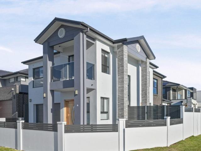 Exceptional Family Living with Modern Style & Versatility!