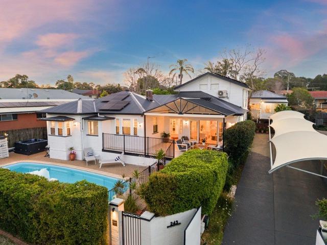 Exceptional Family Living with Separate Granny Flat & Heated Pool!