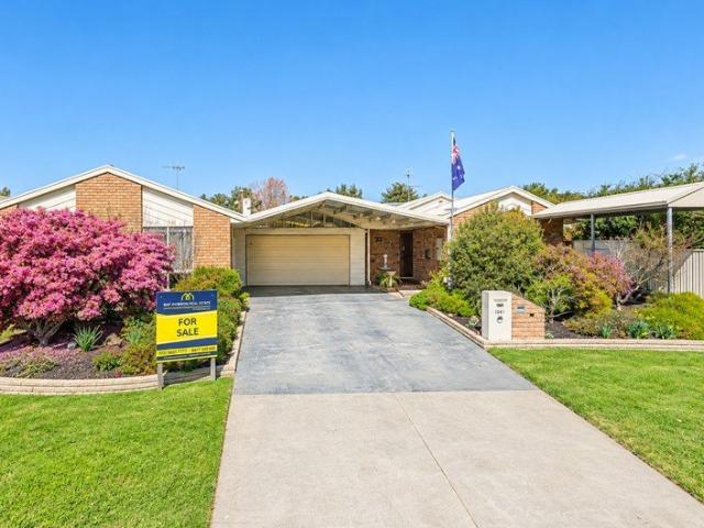 Exceptional Family Living with Separate Self Contained Accommodation