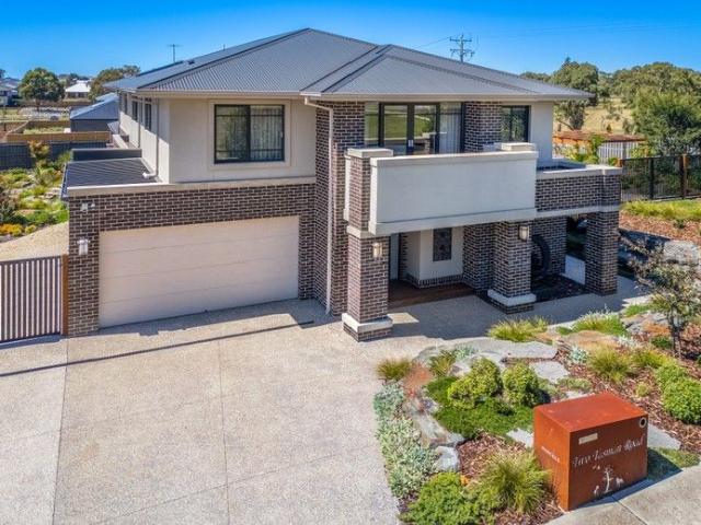 Exceptional Family Living with Space & Style 1498m² approx