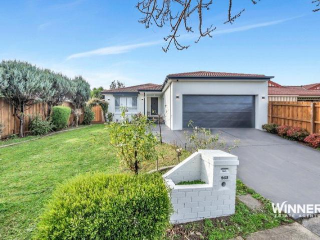 Exceptional Family Residence Offering Luxury, Space & Lifestyle on 803m²