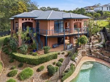 Exceptional Family Residence on 1,289m2 in Prestigious Habitat Estate