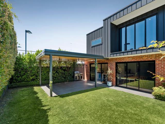 Exceptional Family Residence in a Parkside Position